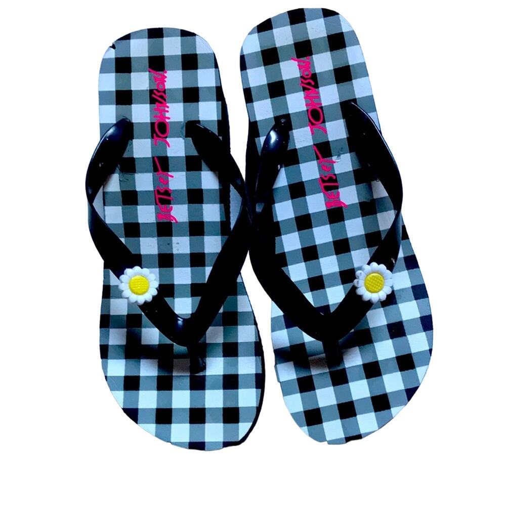 Betsty Johnson Cute Sandals. 8-8.5